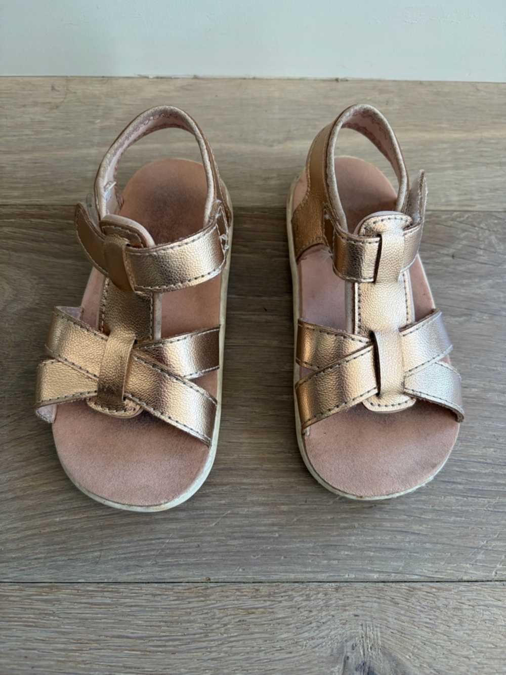 See Kai Run gold metallic sandal summer beach - size 9